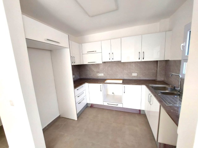 Girne Merkez'de Harika Konumda 2 Banyolu Satılık Lüks 2+1 / 90 m² Daire ..