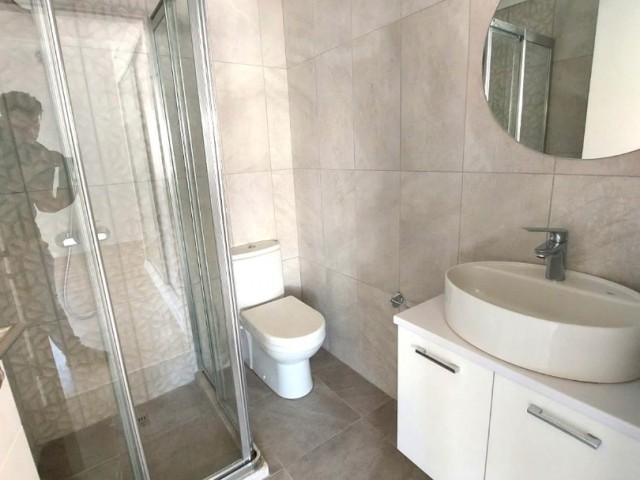 Girne Merkez'de Harika Konumda 2 Banyolu Satılık Lüks 2+1 / 90 m² Daire ..