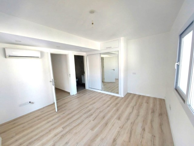 Girne Merkez'de Harika Konumda 2 Banyolu Satılık Lüks 2+1 / 90 m² Daire ..