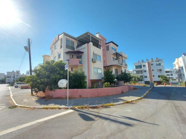 2+1 Penthouse-Wohnung zum Verkauf im Zentrum von Kyrenia (05338419808) Hülya Öncal