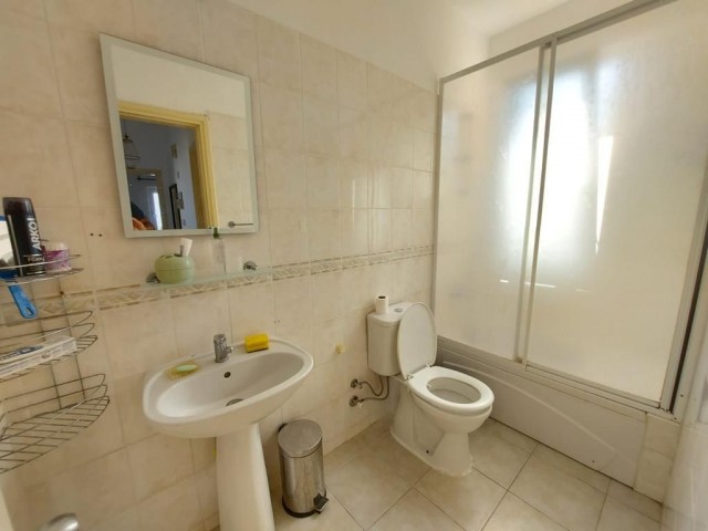 2+1 Penthouse-Wohnung zum Verkauf im Zentrum von Kyrenia (05338419808) Hülya Öncal