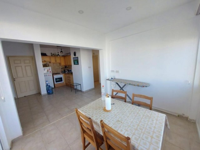 2+1 Penthouse-Wohnung zum Verkauf im Zentrum von Kyrenia (05338419808) Hülya Öncal