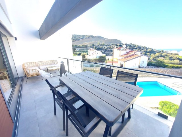 Penthouse zu verkaufen in einem Komplex mit einem Pool von 8 Wohnungen mit einfachen Zugang in Alsancak, 2 Bäder, Mehrwertsteuer bezahlt, Dachterrasse, die zu der Wohnung 2 + 1 Penthouse zu verkaufen  ** 