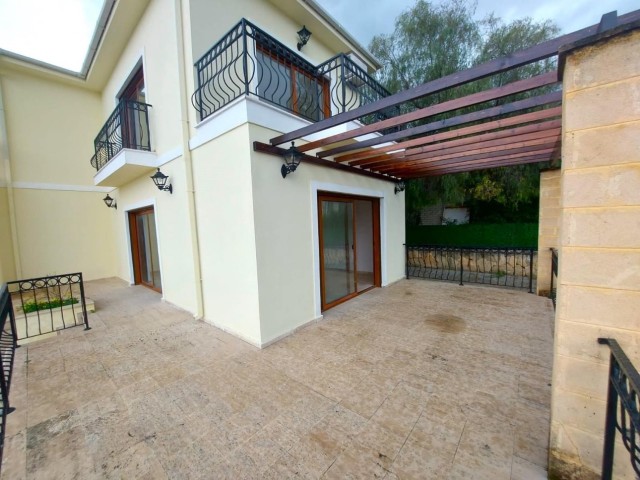 3+1, 3 bathroom villa for sale on half an acre of land with mountain and sea views and pool in Çatalköy