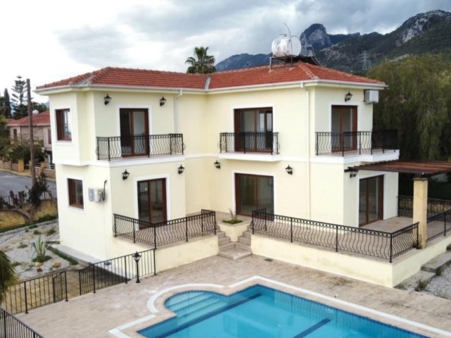 3+1, 3 bathroom villa for sale on half an acre of land with mountain and sea views and pool in Çatalköy