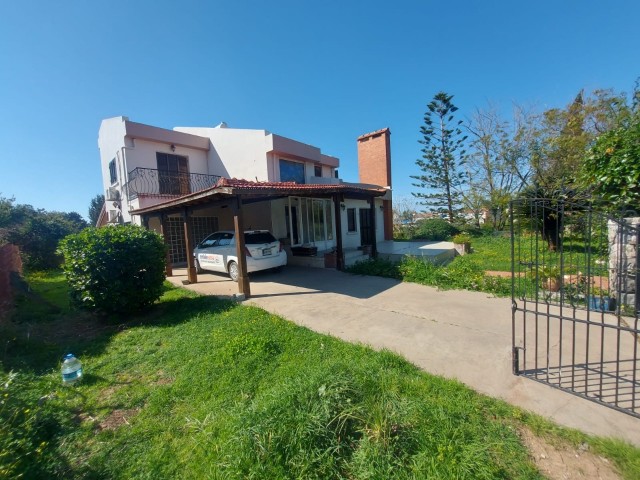 4+1 commercial villa for rent with pool on two acres of land on Karaoğlanoğlu Girne American University street