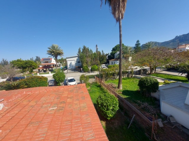 4+1 commercial villa for rent with pool on two acres of land on Karaoğlanoğlu Girne American University street