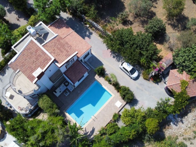 Villa mit privatem Pool auf einem halben Hektar freistehendem Grundstück in Ozanköy, Kyrenia.