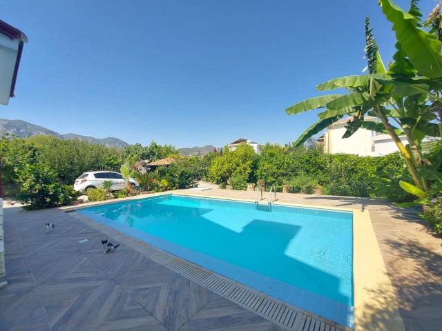 Villa mit privatem Pool auf einem halben Hektar freistehendem Grundstück in Ozanköy, Kyrenia.