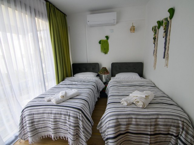 Inexpensive and ready-to-move furnished triplex 3+1 for sale in Karaoğlanoğlu