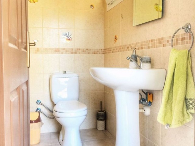 Girne merkezi lokasyonda  ana yola ve çarşıya yürüyüş mesafesinde kiralık muhteşem penthouse 