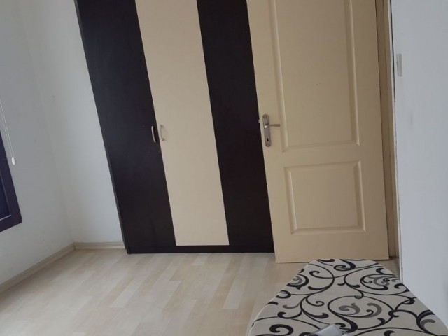 Alsancak yeşiltepe'de eşyalı merkezi klima sistemli ortak havuzlu 3+1 villa ( araç sıkıntısı olmayanlar için uygundur)