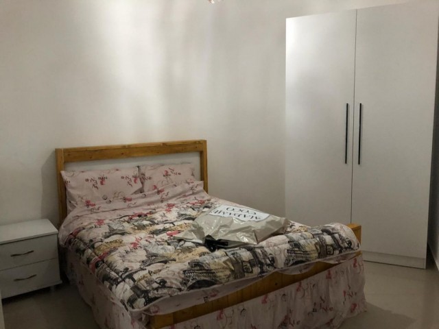 Alsancak'ta kiralık  keyifli bir site içersinde kiralık studio daire.