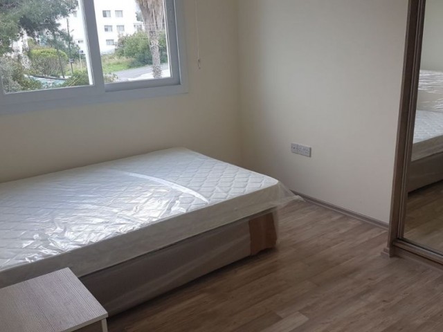 Girne merkezi lokasyonda yeni eşyalı geniş teraslı kiralık 2+1 daire