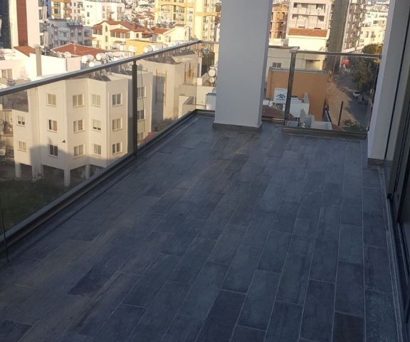 girne nusmar market yanında 3+1 muhteşem manzaralı geniş teraslı satılık penthouse 