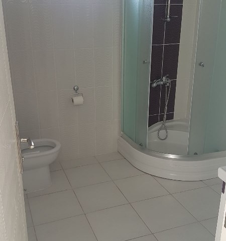 Karşıyaka'da kiralık 3+1  muhteşem dağ ve deniz manzaralı bahçeli villa