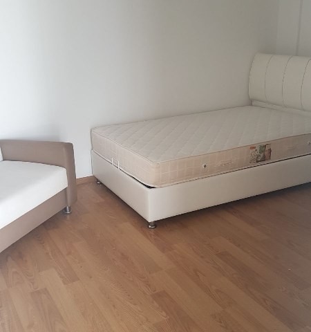 Karşıyaka'da kiralık 3+1  muhteşem dağ ve deniz manzaralı bahçeli villa