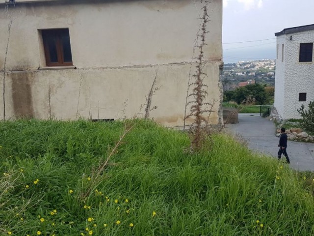 Karşıyaka'da dag ve deniz manzaralı 135m² türk koçanlı arsa