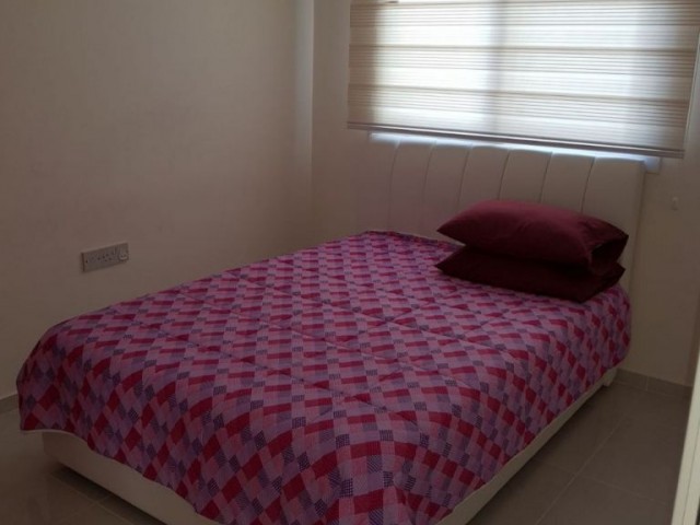 Girne merkezi lokasyonda  ana yola ve çarşıya yürüyüş mesafesinde kiralık 2+1 daire