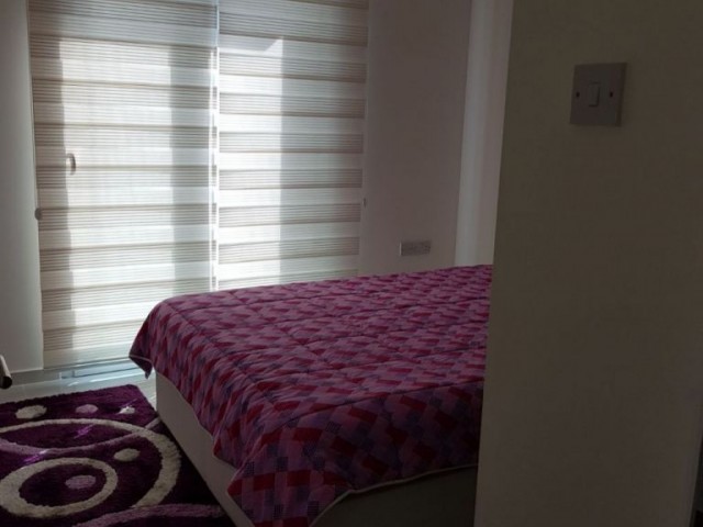 Girne merkezi lokasyonda  ana yola ve çarşıya yürüyüş mesafesinde kiralık 2+1 daire