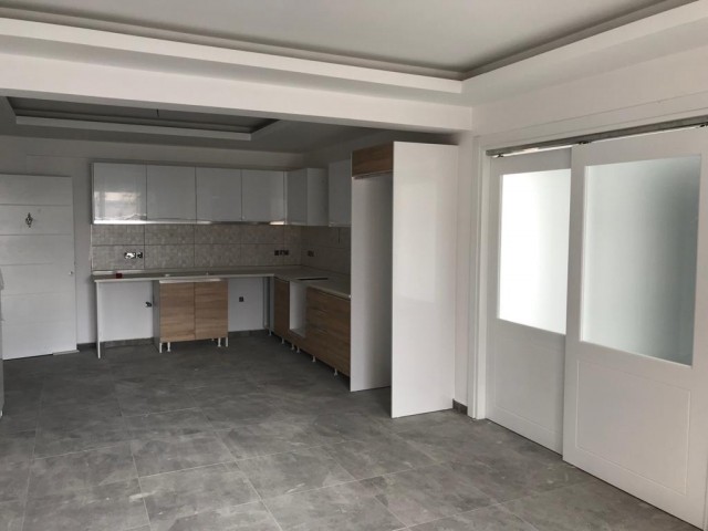 GİRNE MERKEZDE SATILIK DAİRE