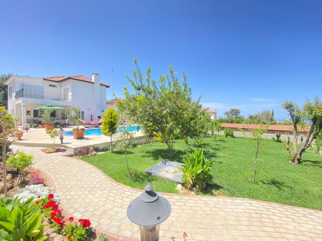 VILLA ZUM VERKAUF IN KYRENIA ** 