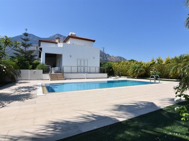 VILLAS FOR SALE IN KYRENIA ** 