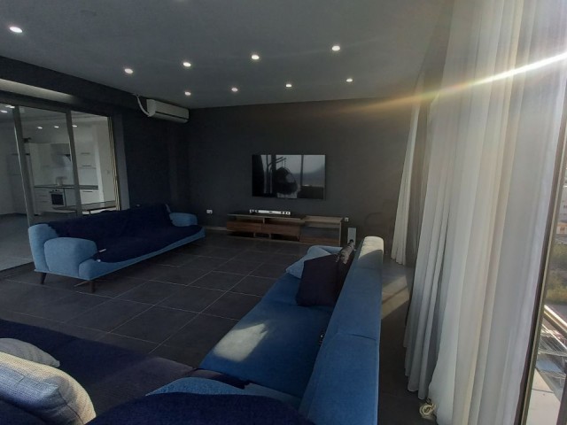 Girne Merkez Deniz Manzaralı 3+1 Penthouse