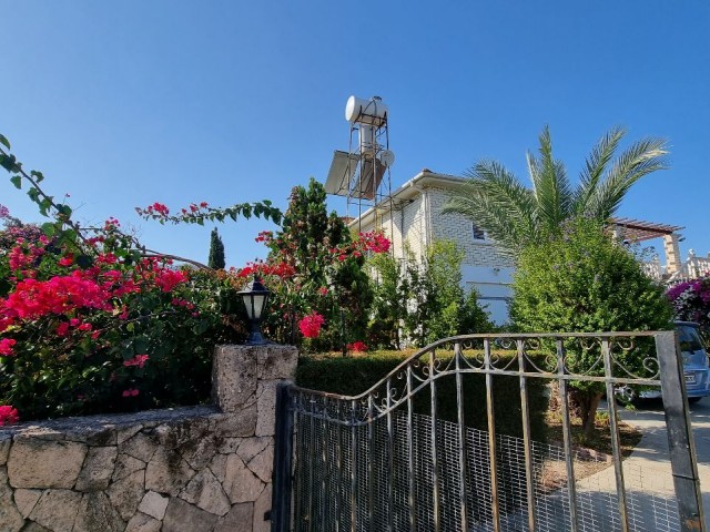 3+1 Freistehende Villa Zum Verkauf In Kyrenia / Yesiltepe ** 