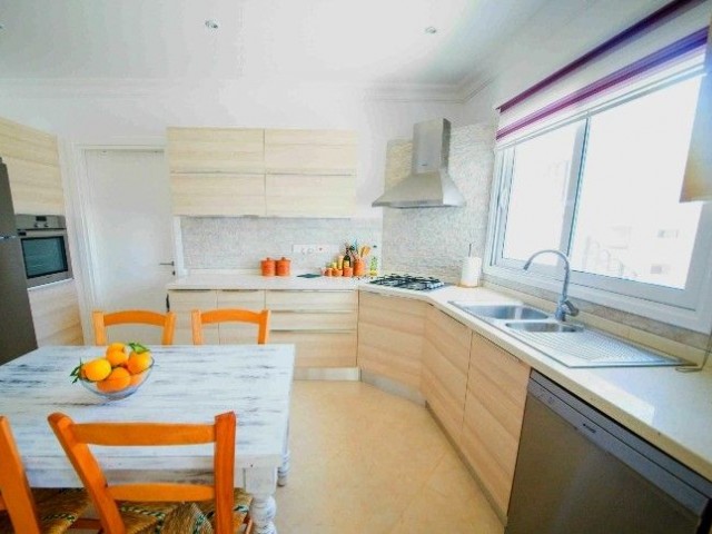 3+1 Penthouse Mit Meerblick In Kyrenia / Esentepe ** 