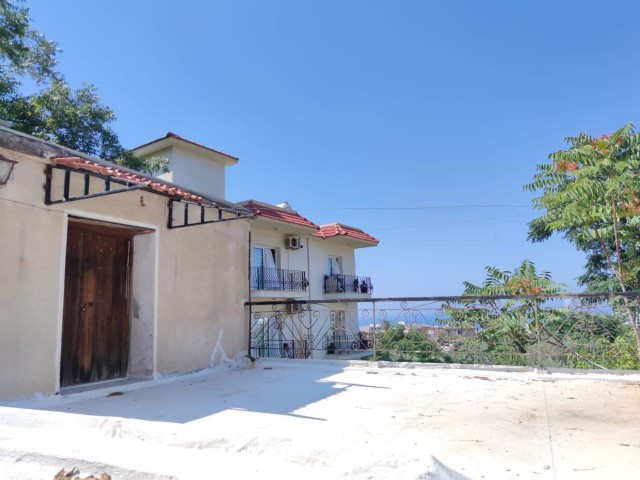 An Old Cypriot House with a Large Garden for Sale in Lapta ** 