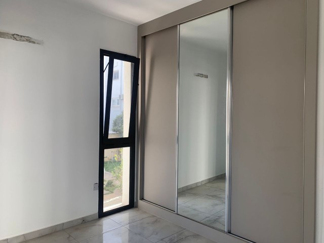 2+1 Wohnung In Nikosia Yenisehir ** 