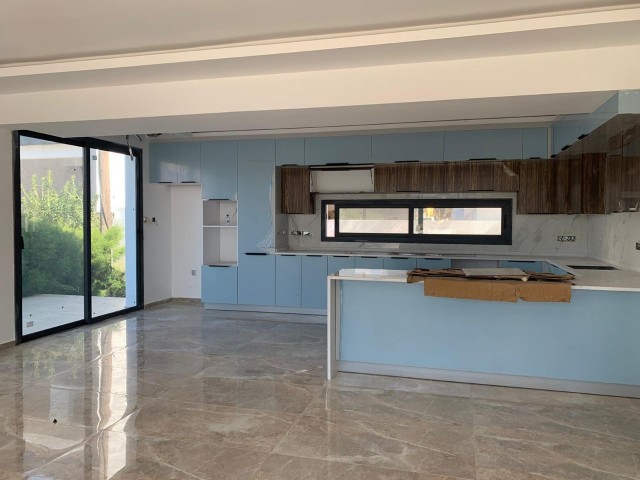 3+1 Villa In Gehweite Zum Meer In Kyrenia Alsancak ** 