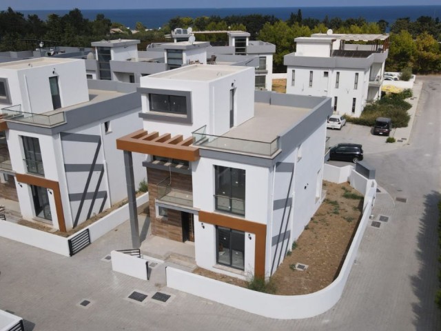 3+1 Villa in Gehweite zum Meer in Alsancak ** 