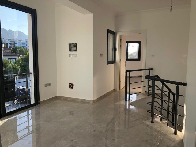 Girne Alsancak'da satilik 4+1 villa