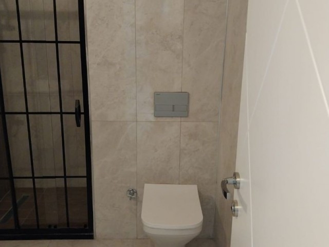 Flat To Rent in Alsancak, Kyrenia