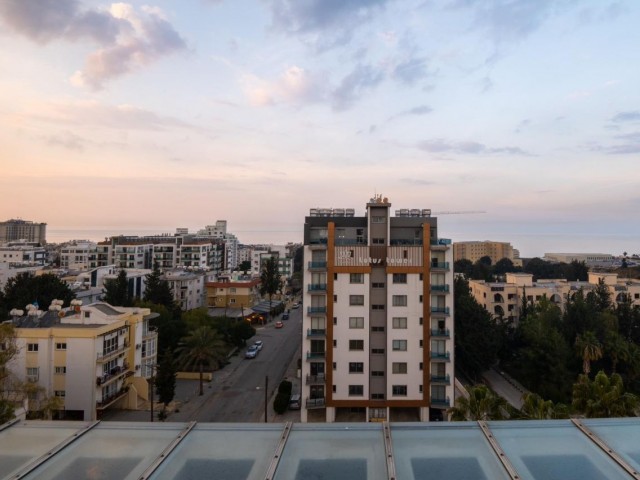 Girne Karakum Bölgesinde Satılık Muhteşem Manzaralı Full Eşyalı 3+1 Dublex Penthouse