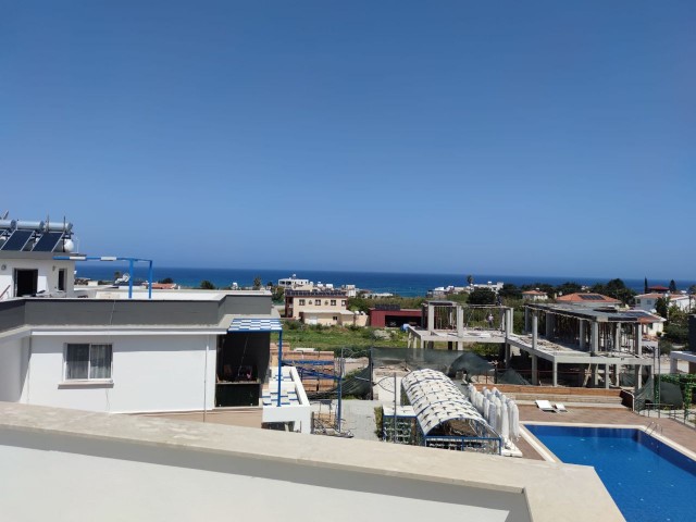 Neue 3+1 Wohnung mit Meerblick-Terrasse zu vermieten in Karsiyaka in Gehweite zum Meer