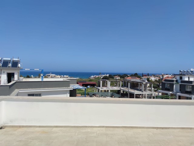 Neue 3+1 Wohnung mit Meerblick-Terrasse zu vermieten in Karsiyaka in Gehweite zum Meer