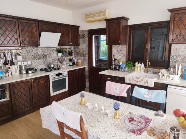 Fully Furnished 3+1 Villa with Pool in Alsancak