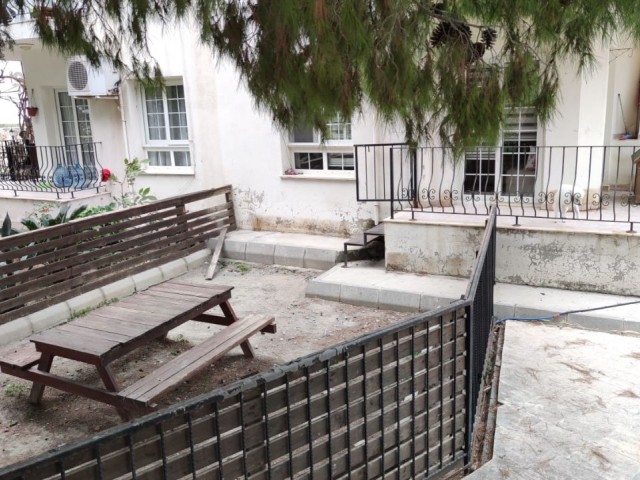 Полностью меблированная квартира 2+1 с большим садом на продажу в Алсанджаке