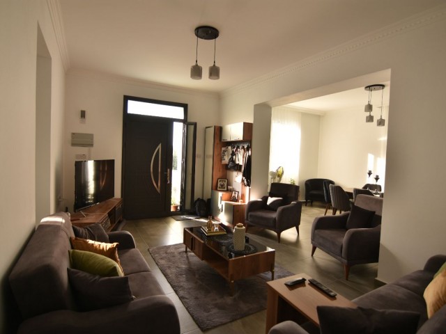 Nordzypern Kyrenia Alsancak 5+2 freistehende Wohnung zu verkaufen
