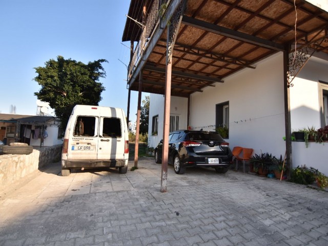 North Cyprus Gi̇rne Alsancak 5+2 Detached Apartment For Sale