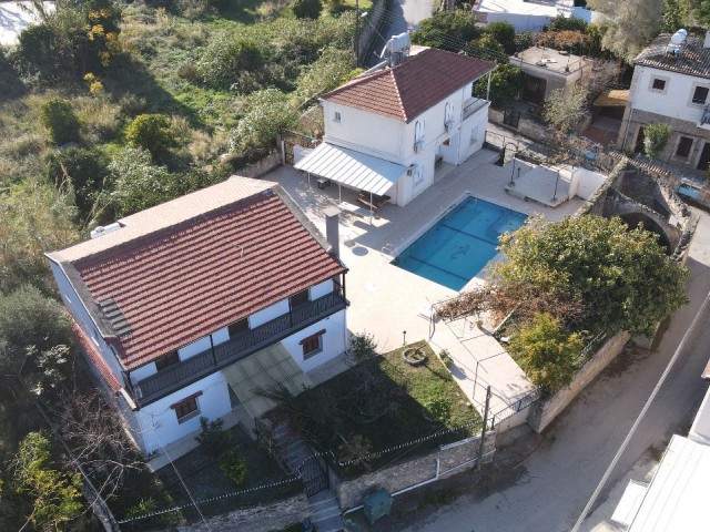 1 ویلا و 2 آپارتمان برای فروش در گیرنه لاپتا در زمینی به مساحت 880 متر مربع ترکیه