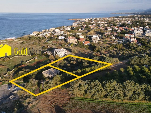 Insgesamt 2,7 Dekaden (3612 m²) Land in Karşıyaka!