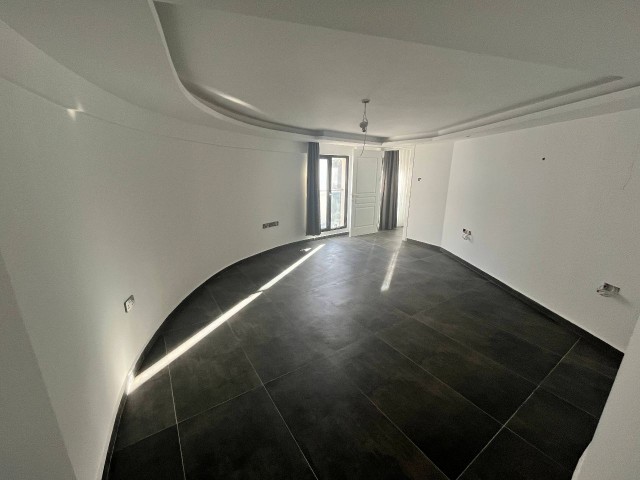 Luxuriöse 3+2-Wohnung im Zentrum von Kyrenia, Nordzypern