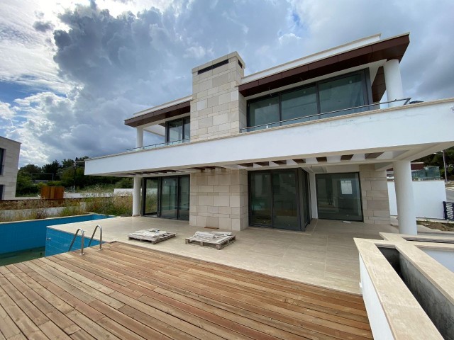 3+1 villa for sale with garden, private pool in Kyrenia Centre, Kyrenia, North Cyprus