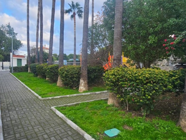 Alsancak 2+1 Duplex-Doppelhaushälfte mit großem Garten