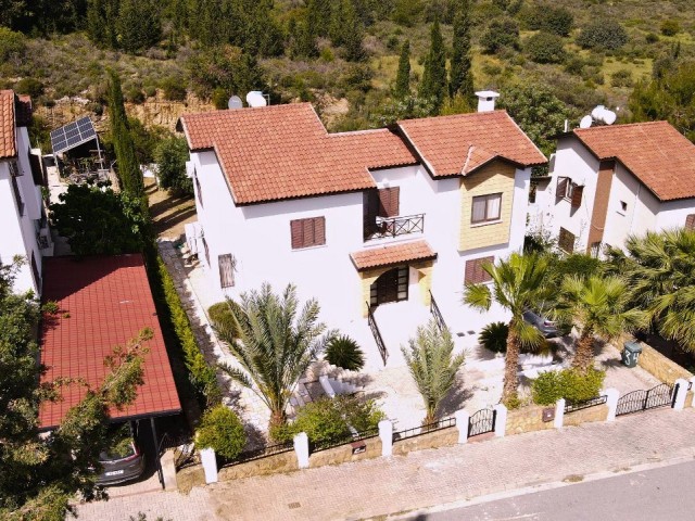 🏠Lapta’da Dağ ve Deniz Manzaralı Villa!🏠