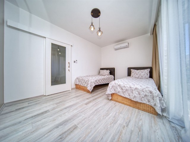 Girne Zeytinlik Teraslı 3+1 Triplex Villa